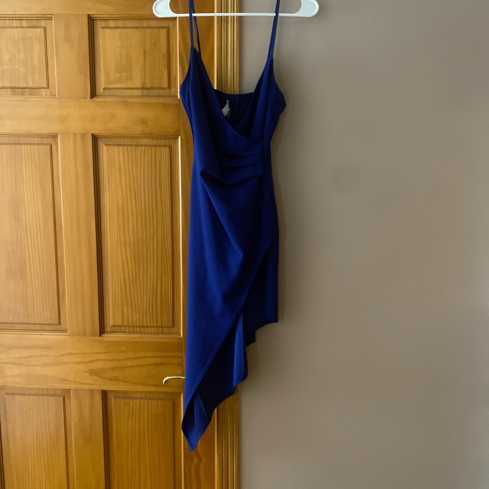 Kohls Asymmetrical Midi Dress

Size Medium